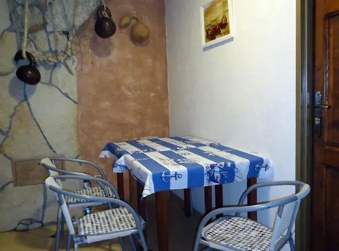 Dom Na Wzgorzu * 亚斯塔尔尼亚