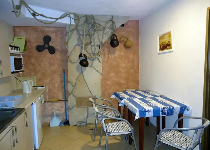 Dom Na Wzgorzu * 亚斯塔尔尼亚